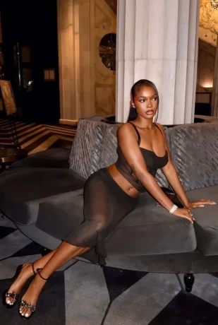 Sexy black girl in Dubia available for erotic girlfriend experience